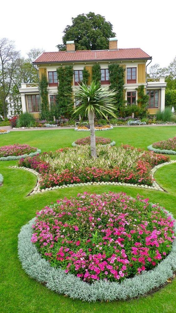 30 Great Inspirations Using Flowers To Spice Up Your Landscaping - 197