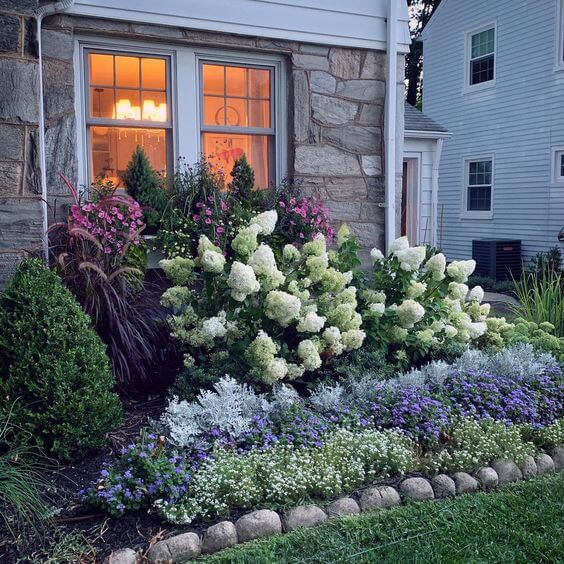 30 Great Inspirations Using Flowers To Spice Up Your Landscaping - 229