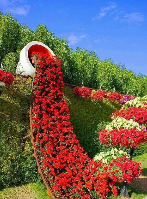 30 Great Inspirations Using Flowers To Spice Up Your Landscaping - 223