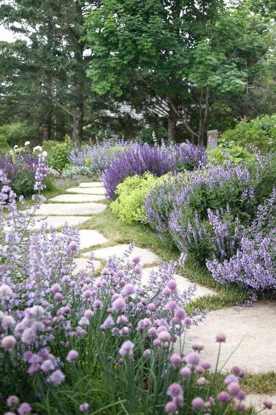 30 Great Inspirations Using Flowers To Spice Up Your Landscaping - 233