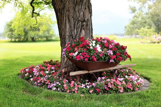 30 Great Inspirations Using Flowers To Spice Up Your Landscaping - 215