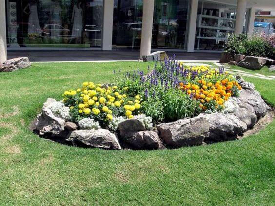 30 Great Inspirations Using Flowers To Spice Up Your Landscaping - 225