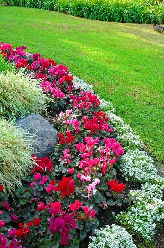 30 Great Inspirations Using Flowers To Spice Up Your Landscaping - 249