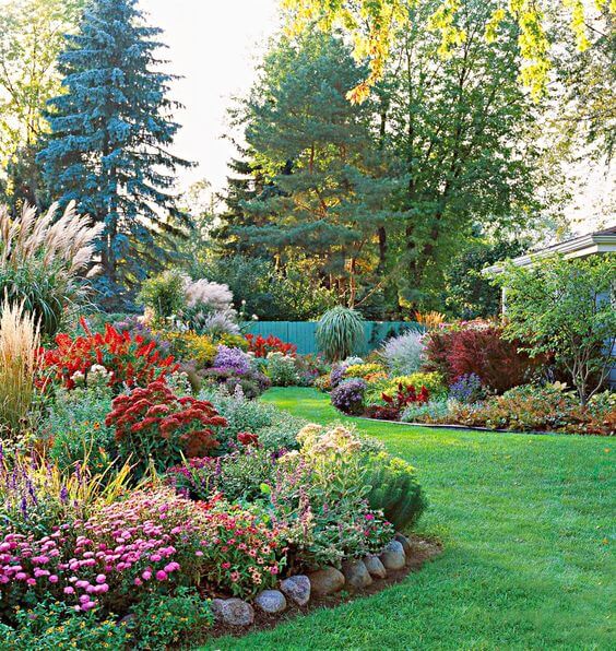 30 Great Inspirations Using Flowers To Spice Up Your Landscaping - 219