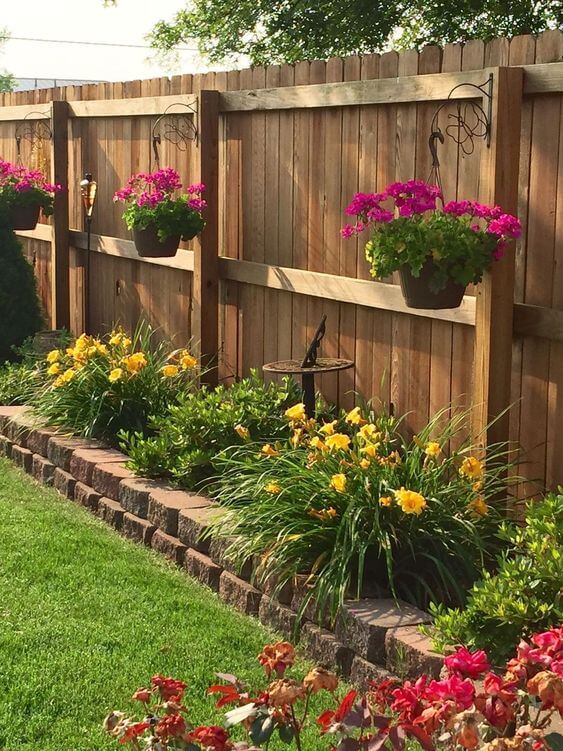 30 Great Inspirations Using Flowers To Spice Up Your Landscaping - 241