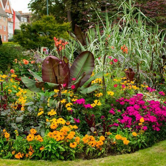 30 Great Inspirations Using Flowers To Spice Up Your Landscaping - 237
